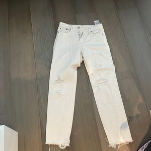 White frayed high waisted Levi’s